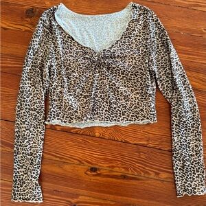 #151 Women’s Like New Leopard Print Long Sleeve crop Top size M medium SHEIN